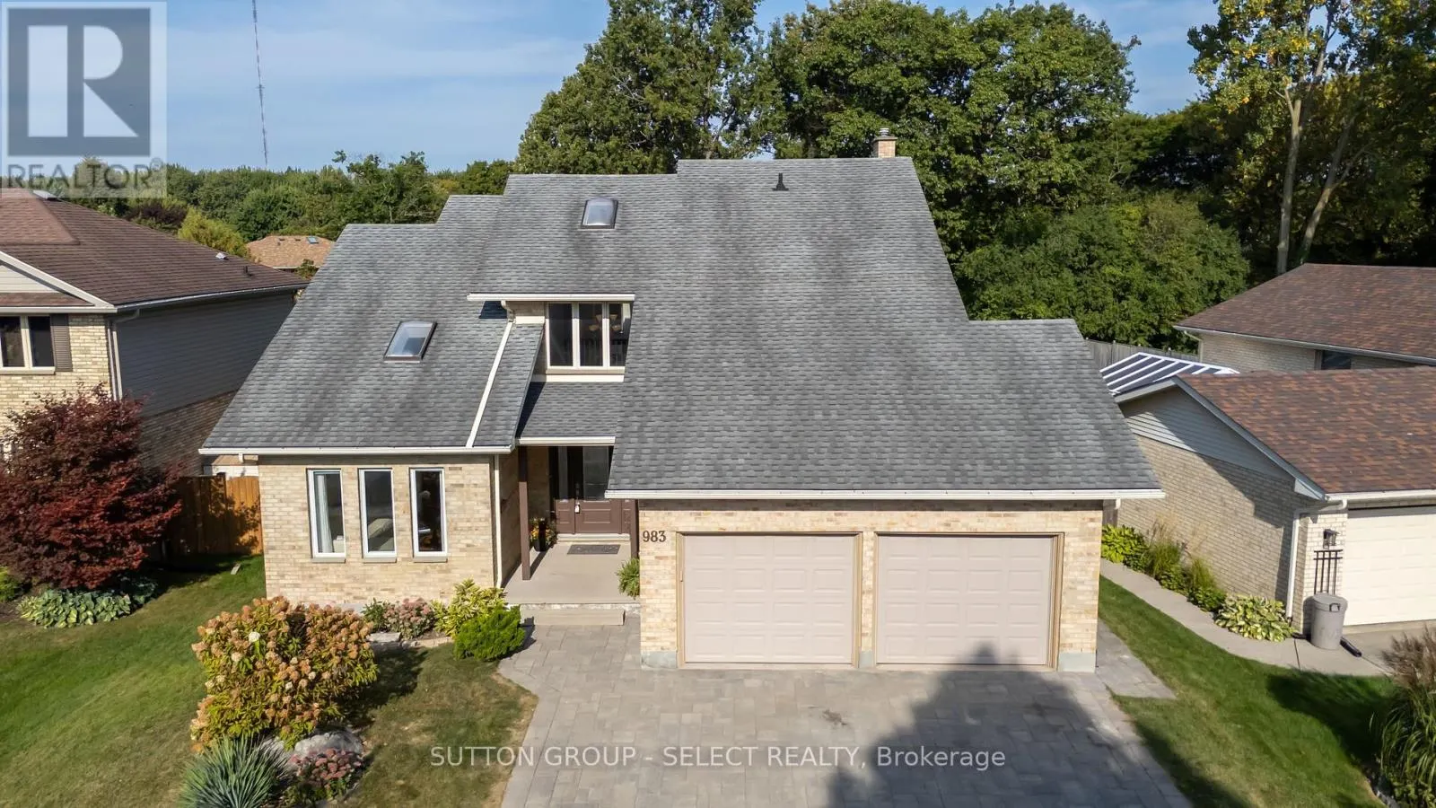 983 COUNTRY CLUB CRESCENT