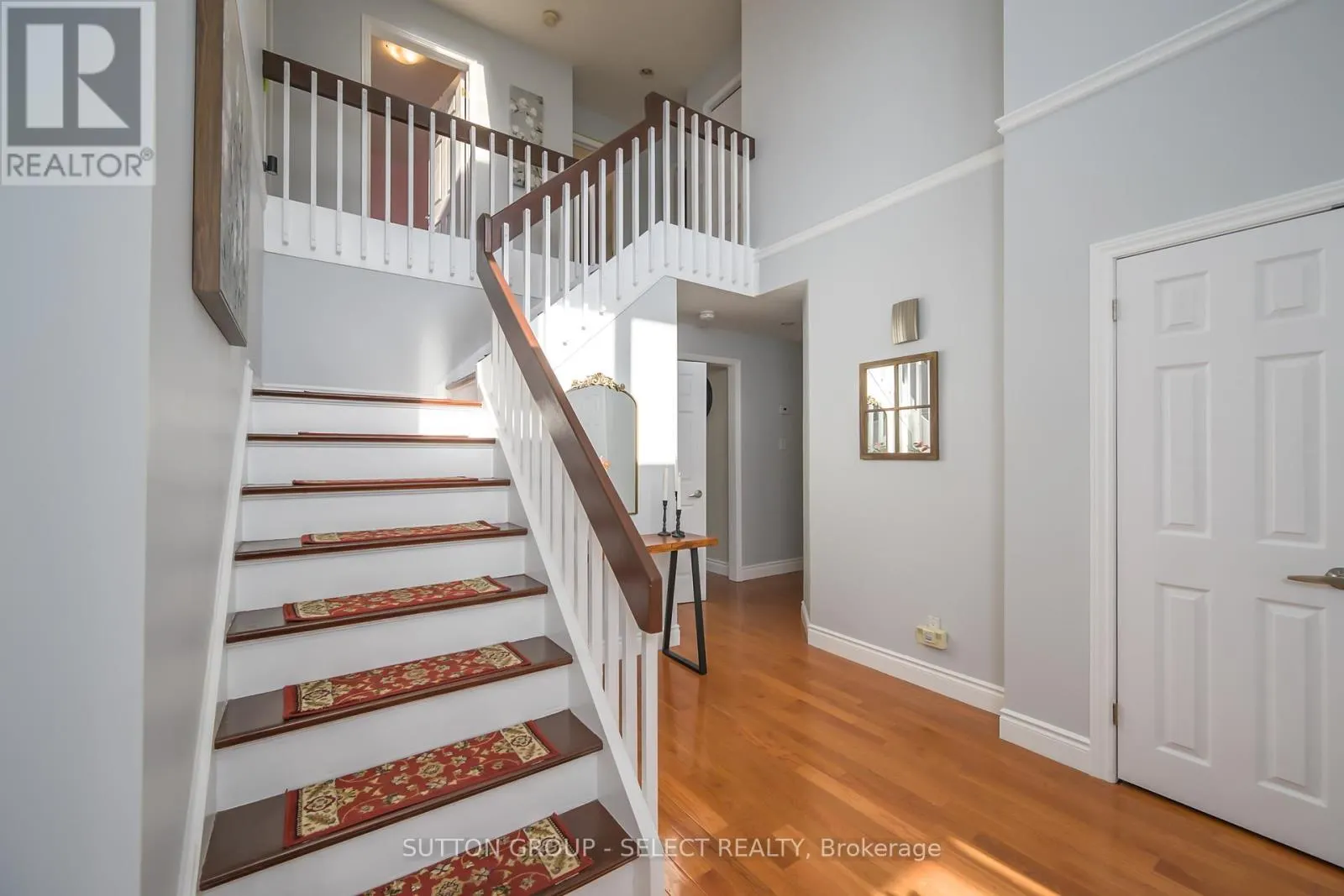 983 COUNTRY CLUB CRESCENT