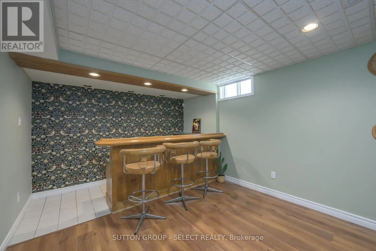 983 COUNTRY CLUB CRESCENT