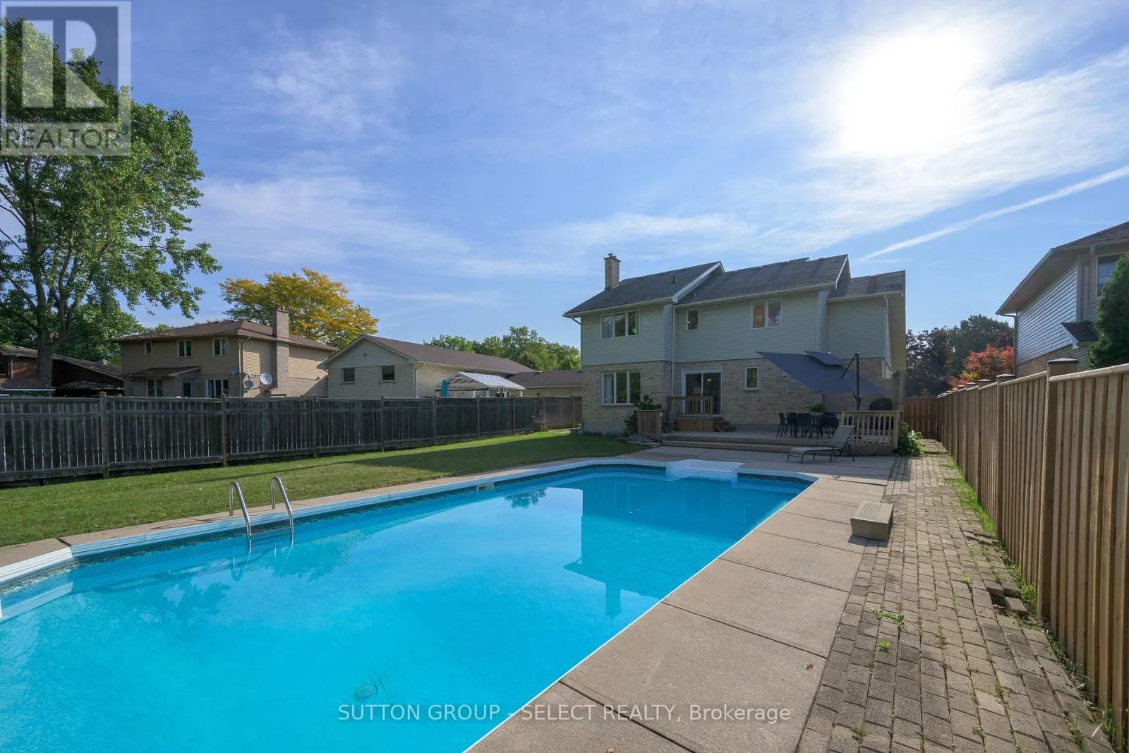 983 COUNTRY CLUB CRESCENT