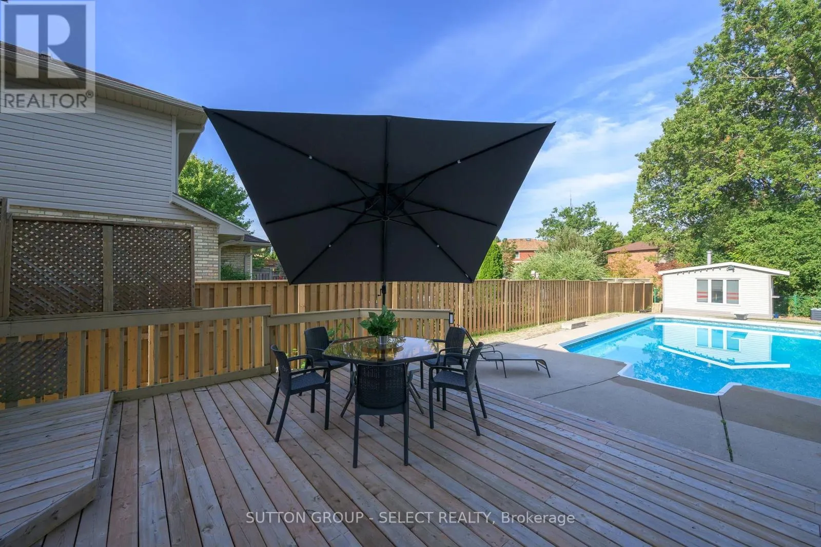 983 COUNTRY CLUB CRESCENT