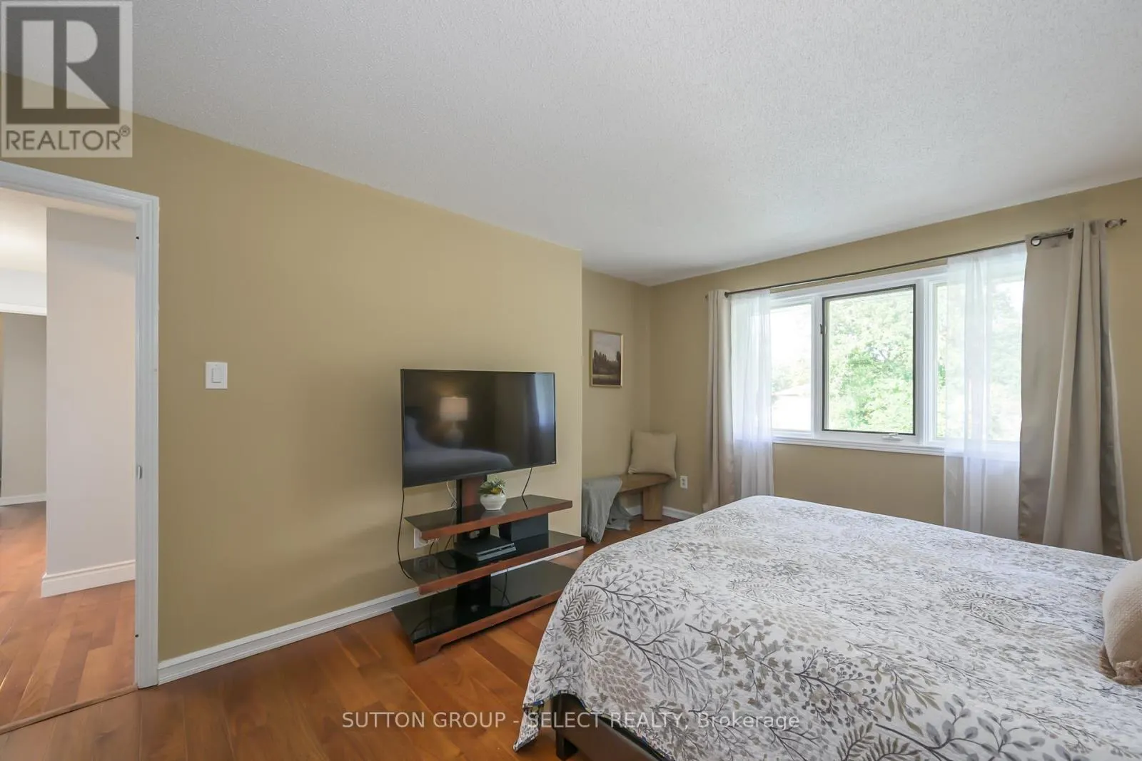 983 COUNTRY CLUB CRESCENT