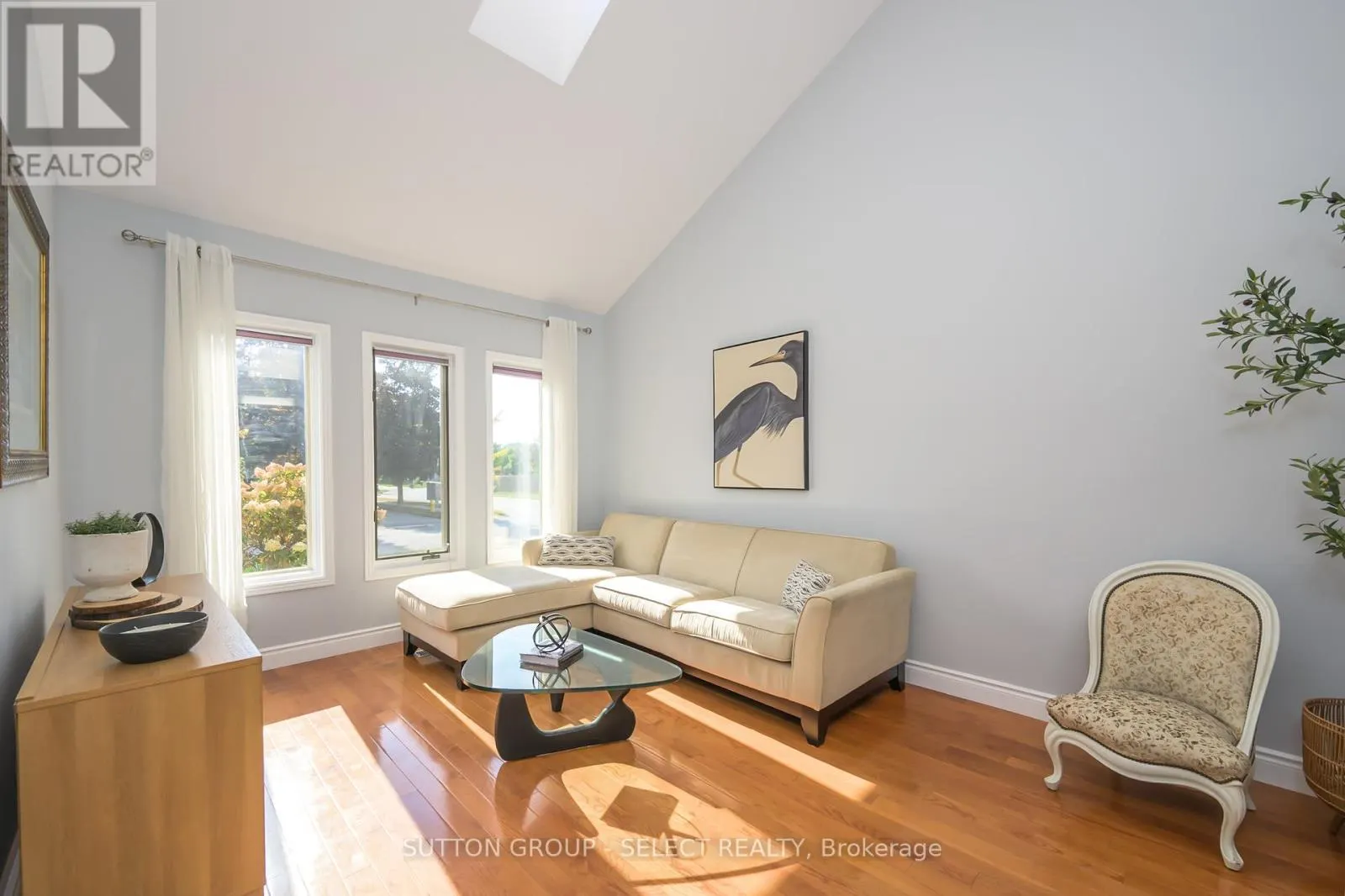 983 COUNTRY CLUB CRESCENT