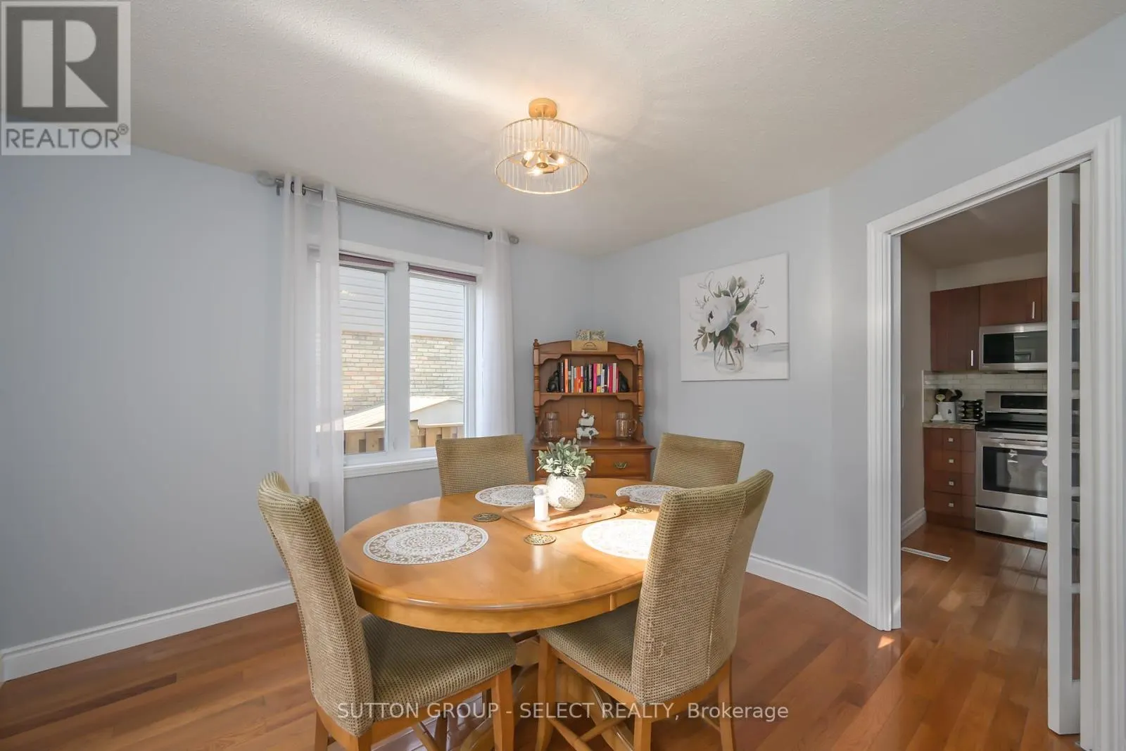 983 COUNTRY CLUB CRESCENT