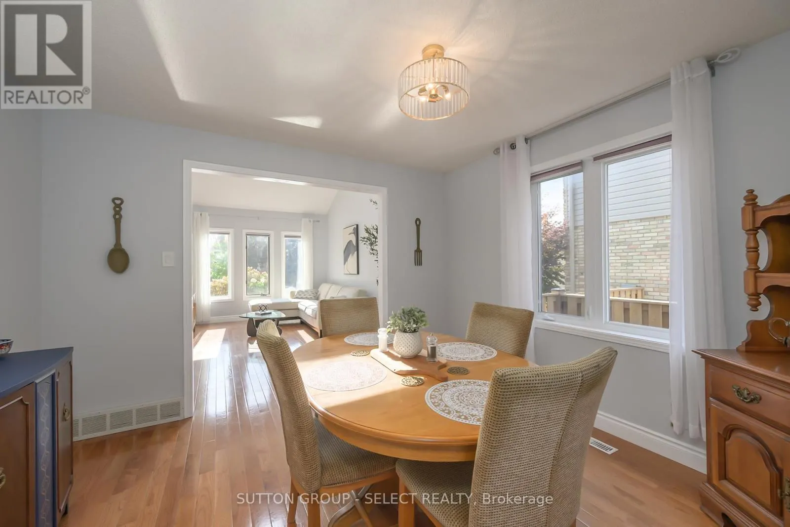 983 COUNTRY CLUB CRESCENT