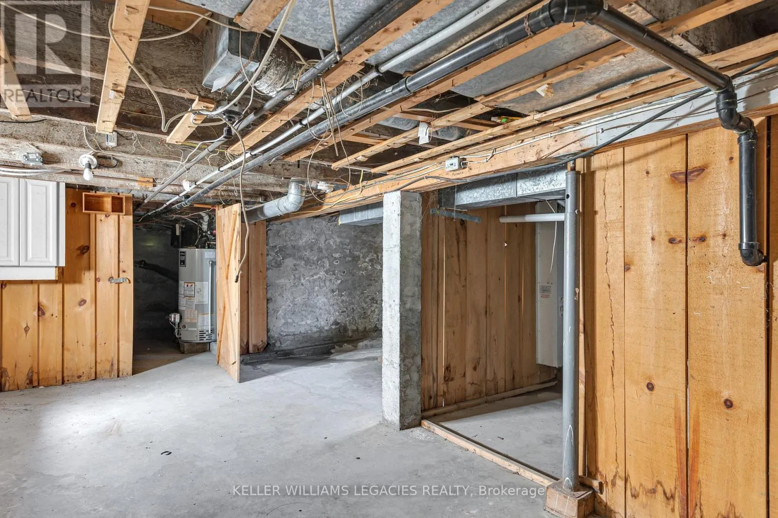 MAIN - 52 VICTORIA AVENUE N