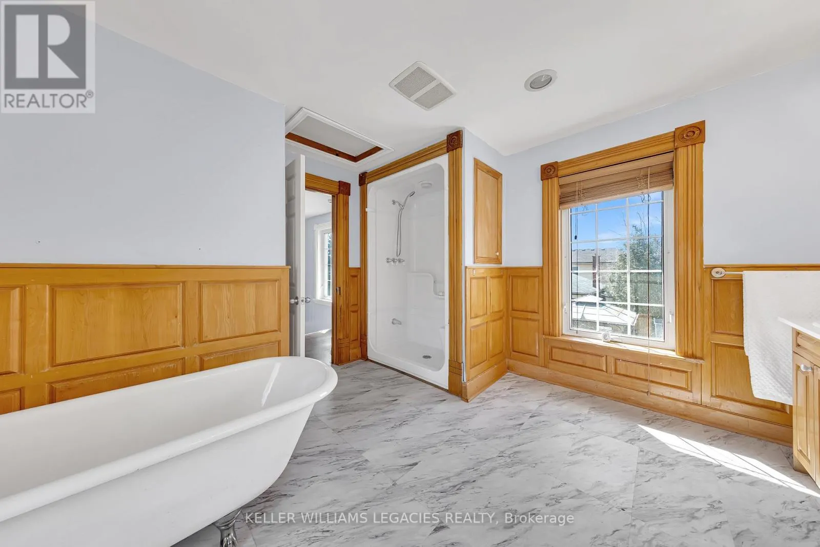 MAIN - 52 VICTORIA AVENUE N