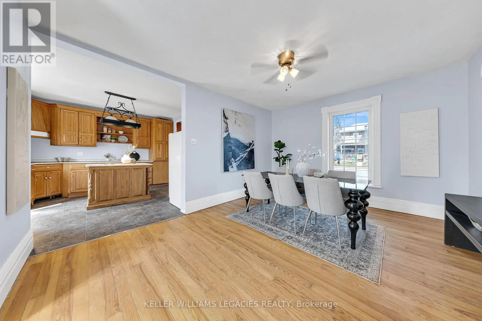 MAIN - 52 VICTORIA AVENUE N