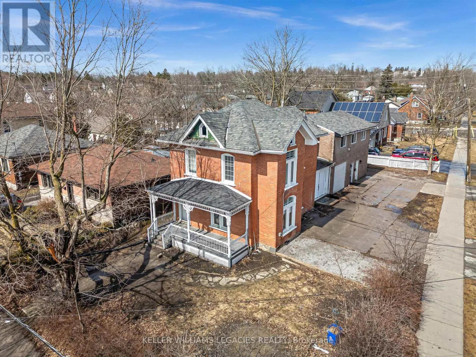 MAIN - 52 VICTORIA AVENUE N