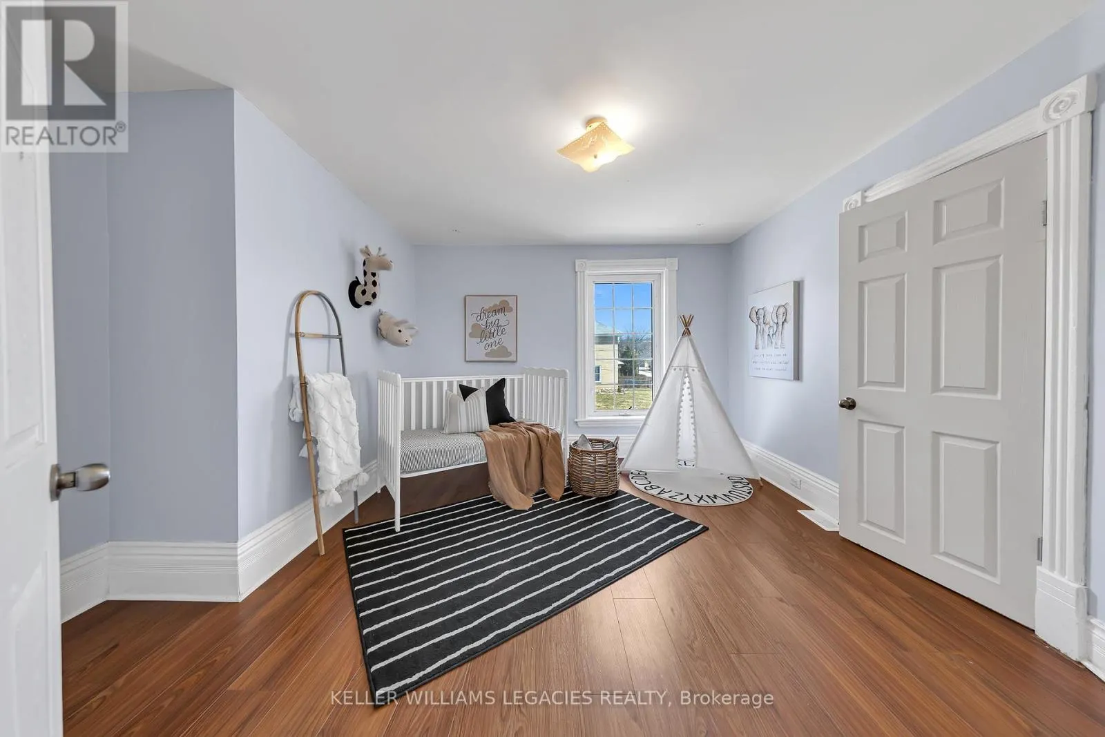 MAIN - 52 VICTORIA AVENUE N