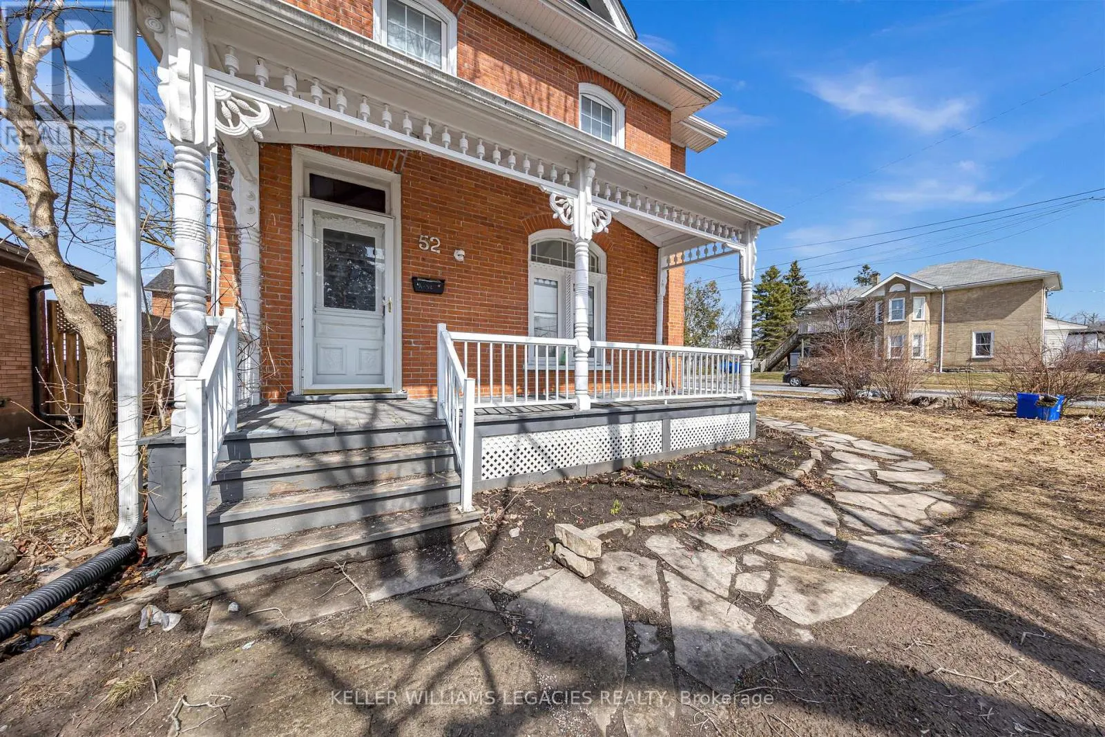 MAIN - 52 VICTORIA AVENUE N