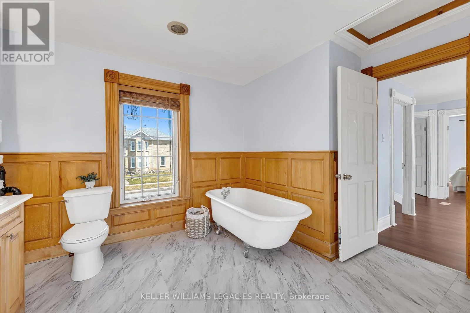 MAIN - 52 VICTORIA AVENUE N