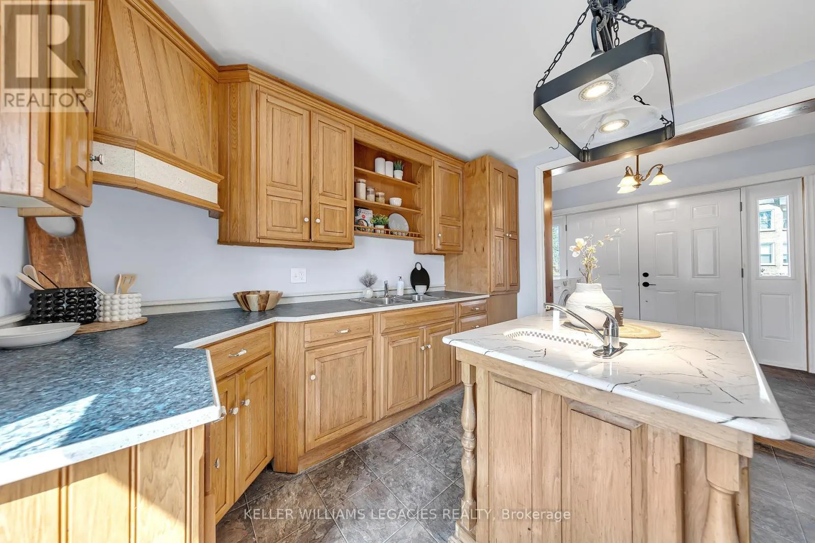MAIN - 52 VICTORIA AVENUE N