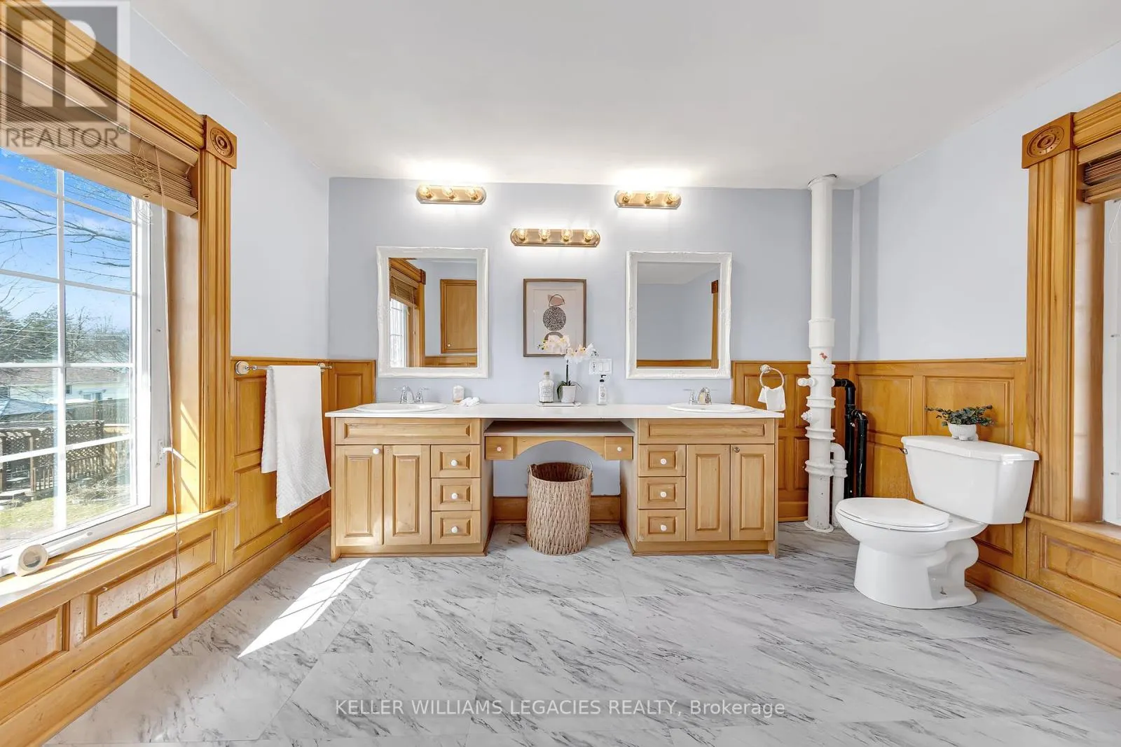 MAIN - 52 VICTORIA AVENUE N