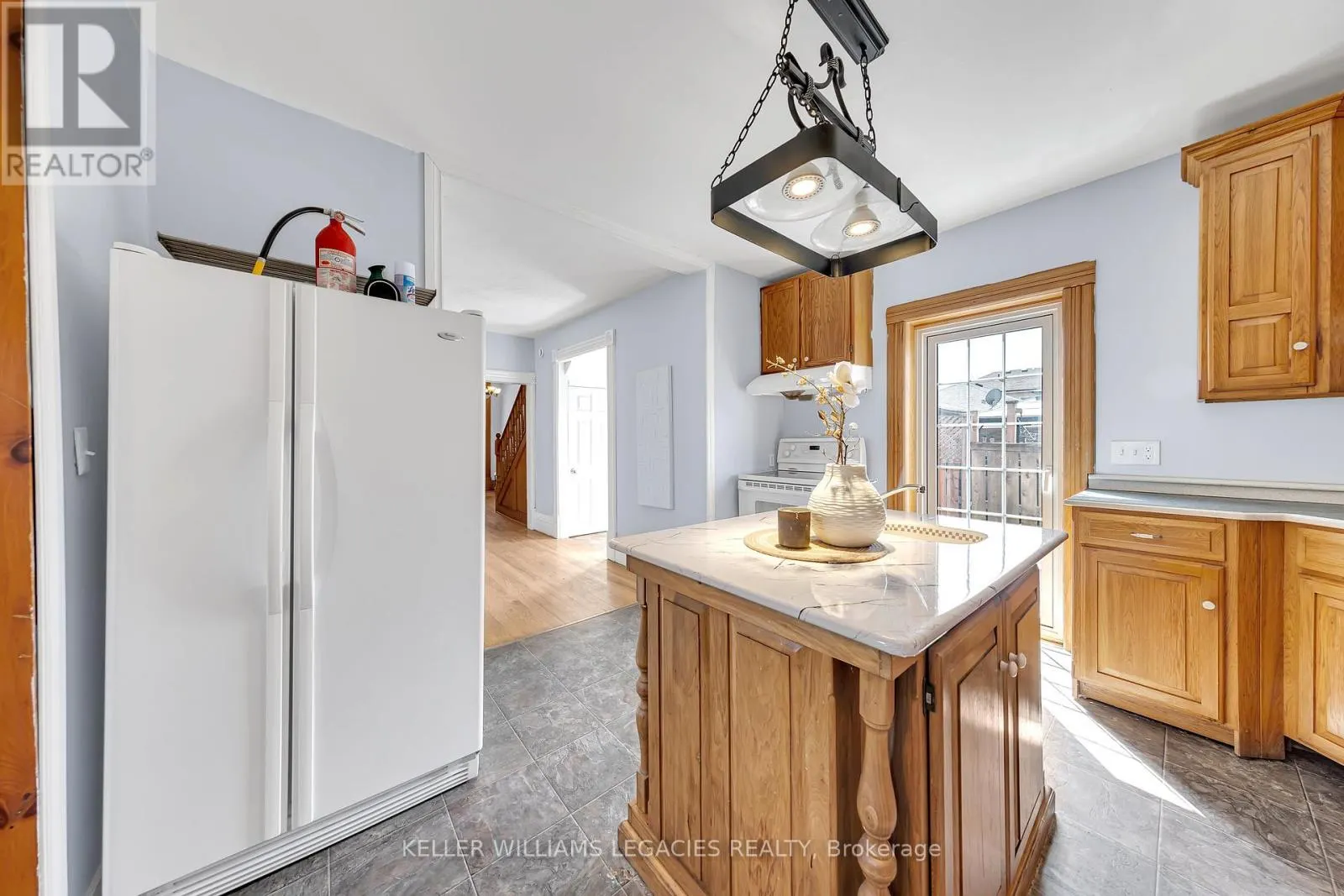 MAIN - 52 VICTORIA AVENUE N