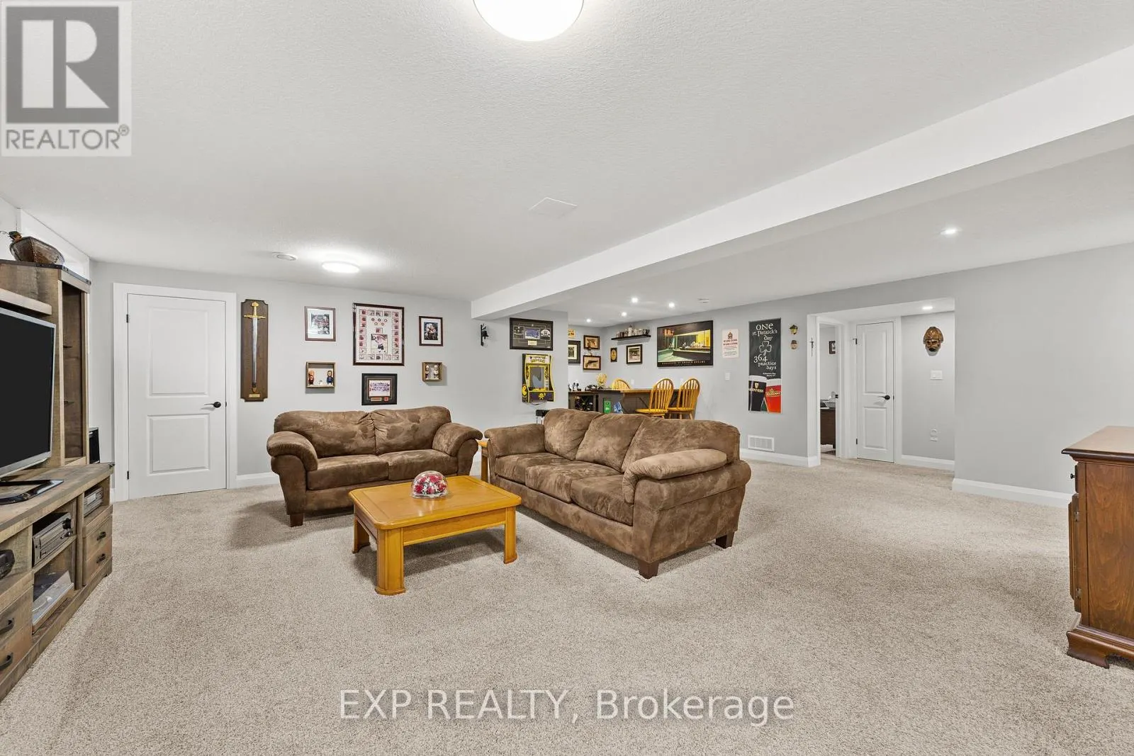 46 COLLINS WAY