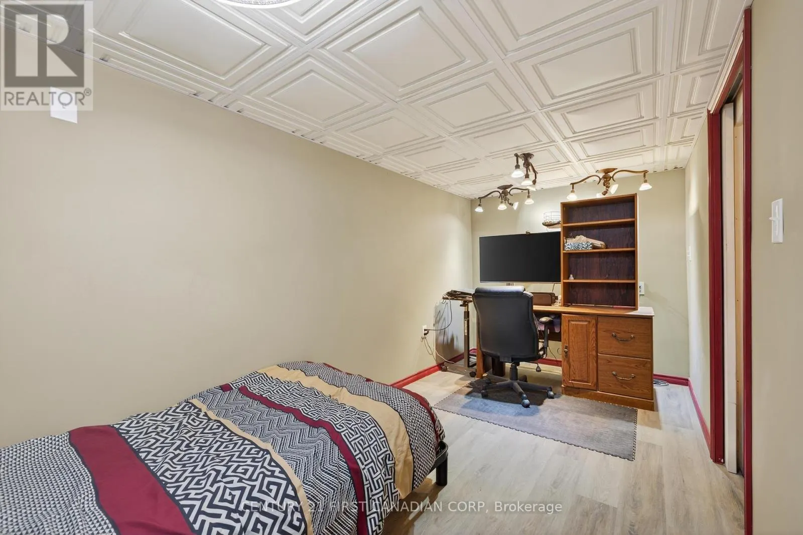 20 ASHBURY AVENUE