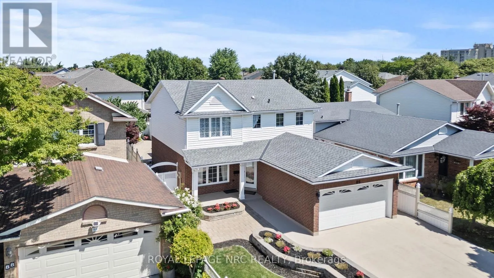 86 HUNTINGTON LANE