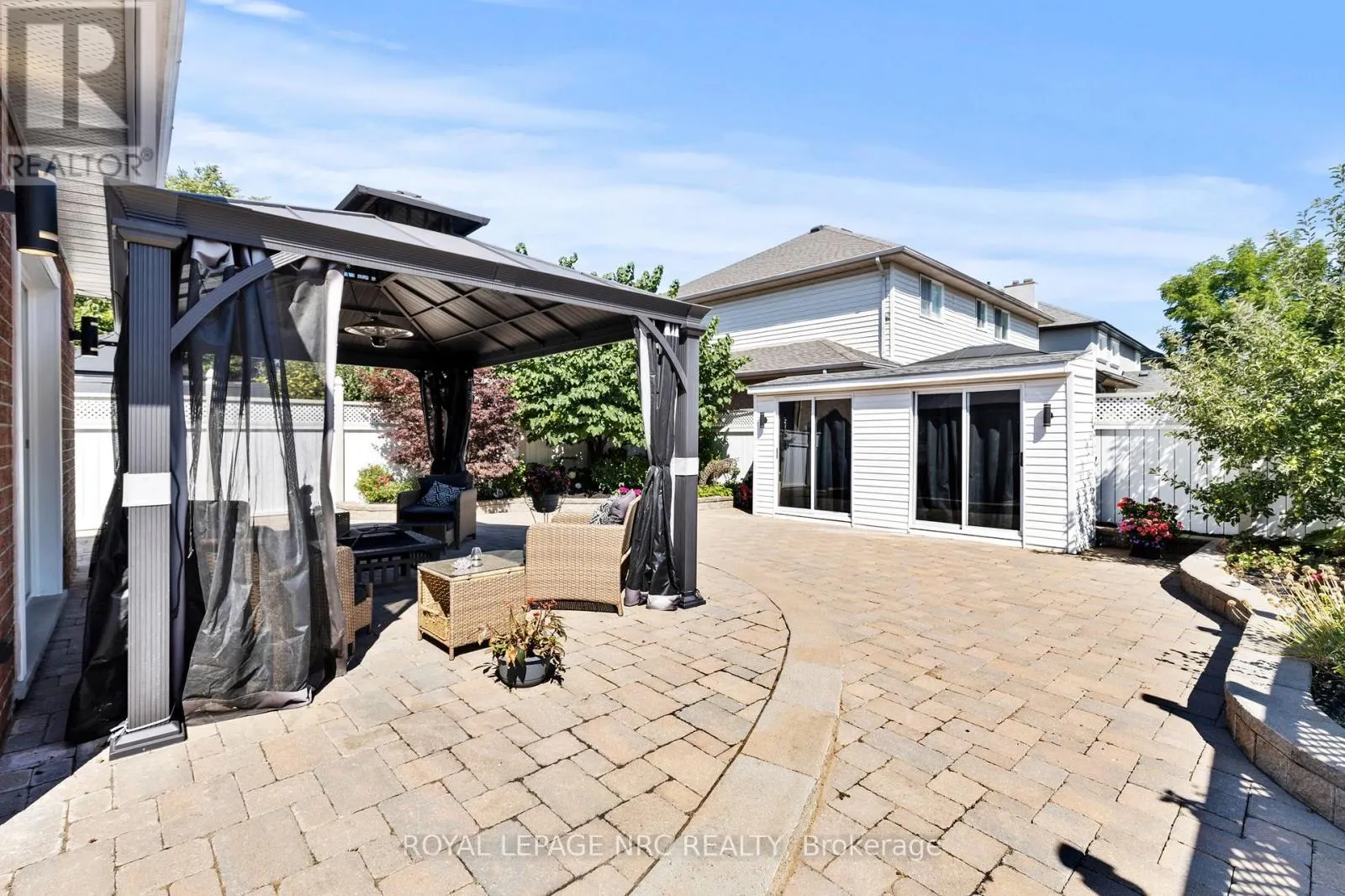 86 HUNTINGTON LANE
