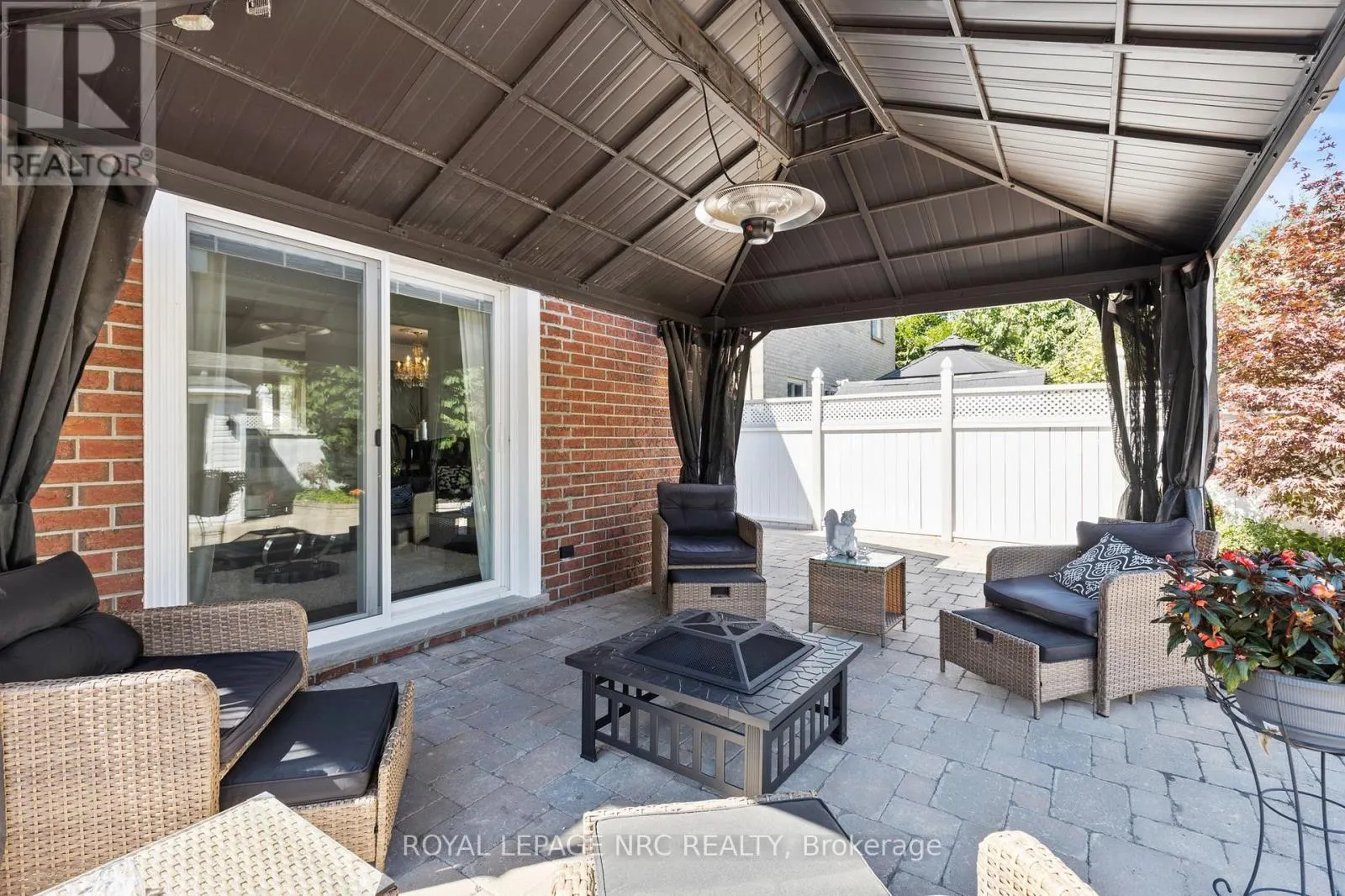86 HUNTINGTON LANE