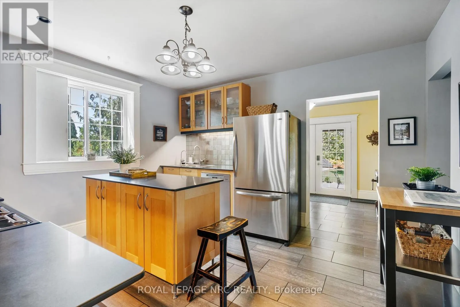326 LAKESHORE ROAD