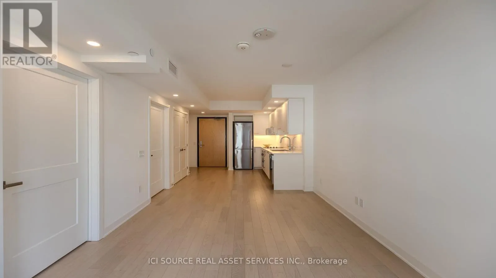 1110 - 340 QUEEN STREET