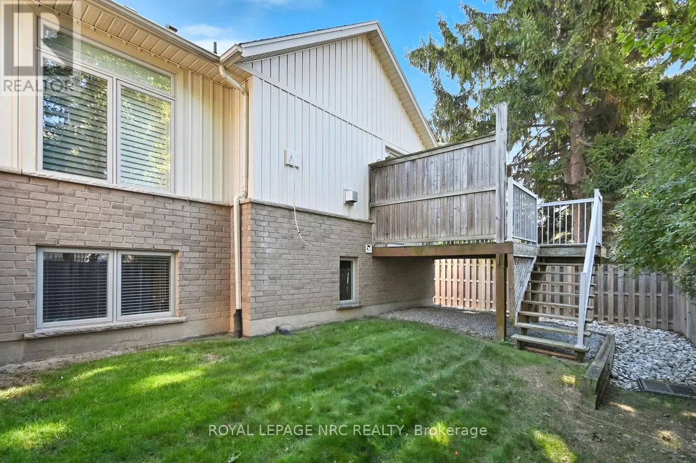 14 - 409 NIAGARA STREET, #14
