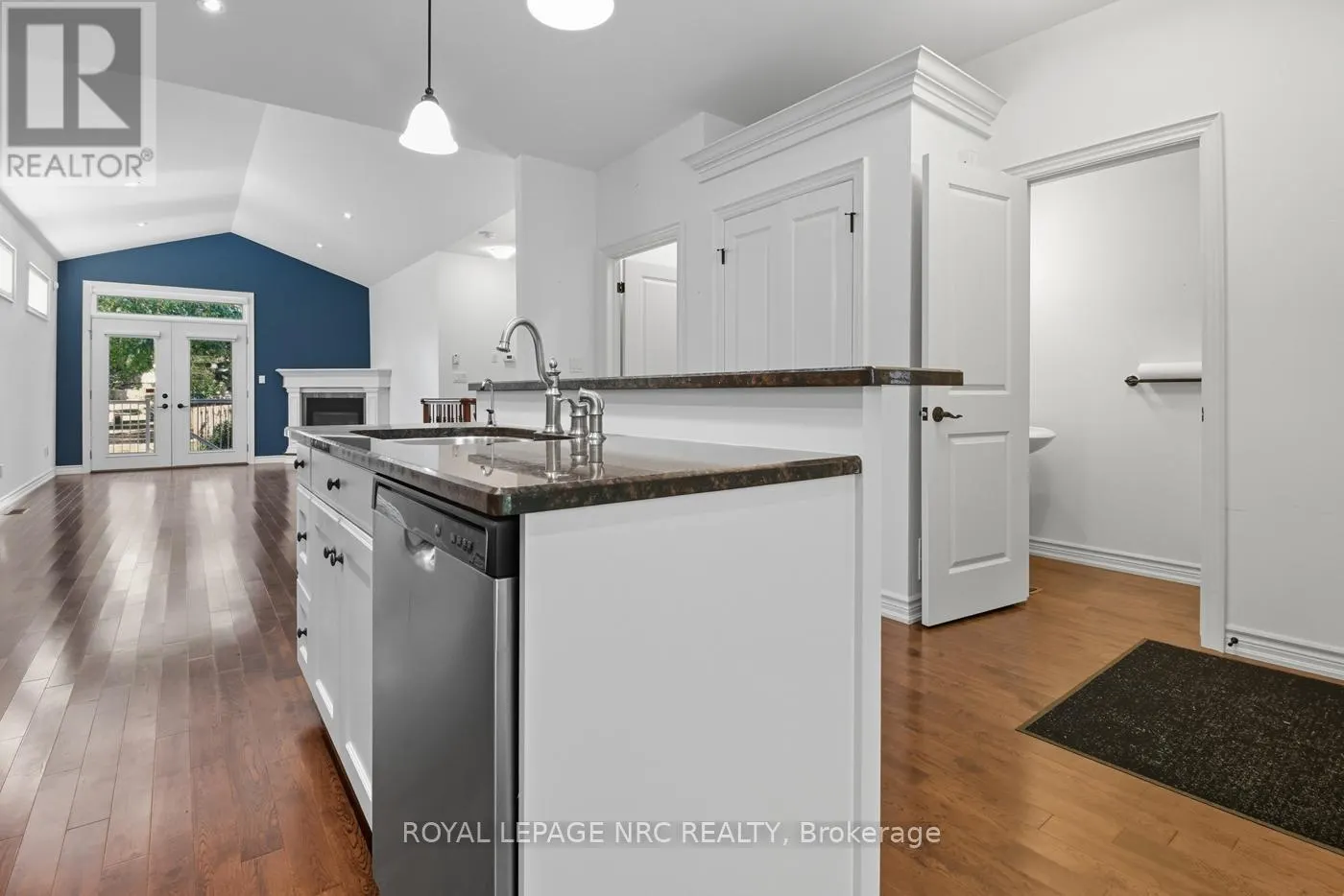 14 - 409 NIAGARA STREET, #14