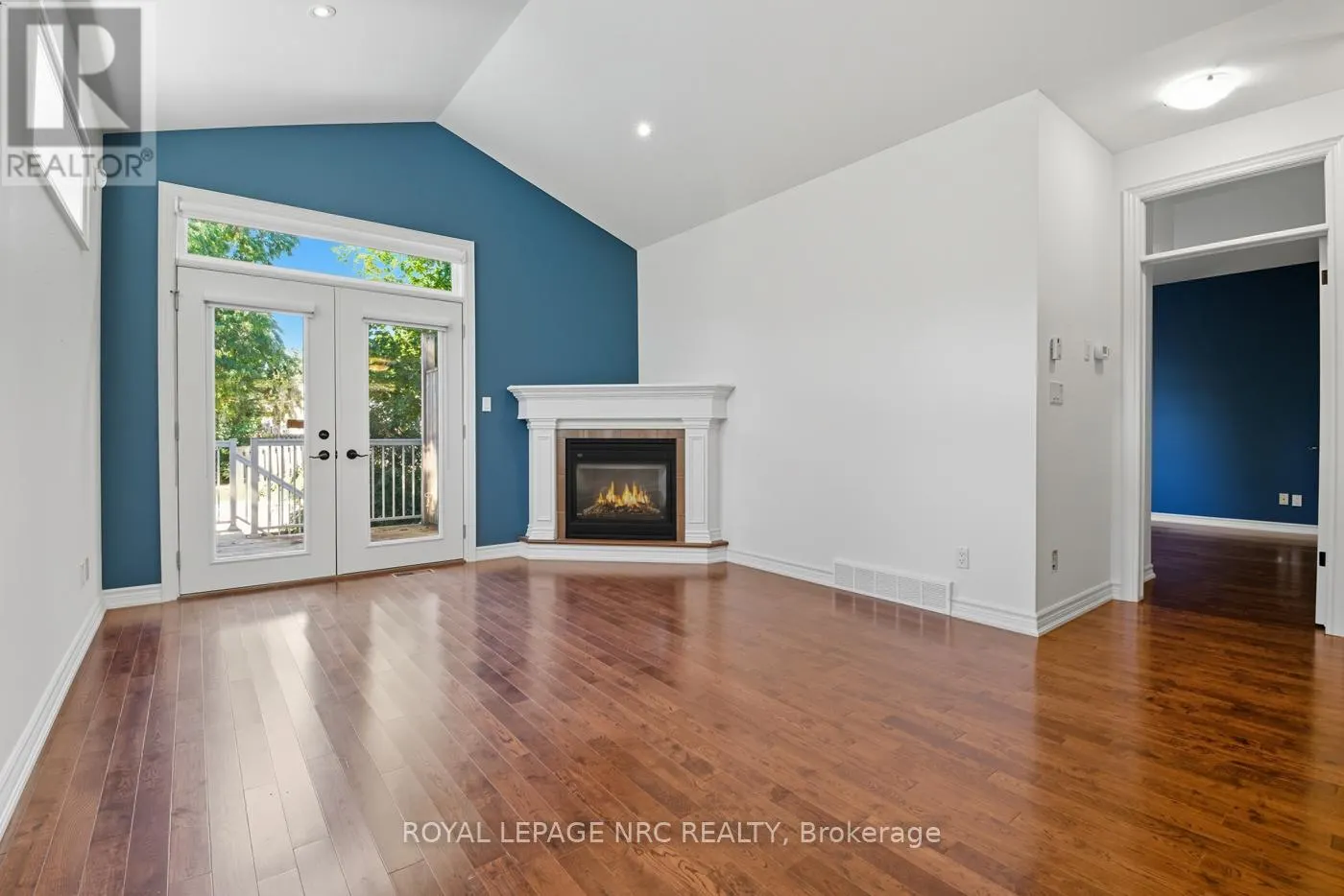 14 - 409 NIAGARA STREET, #14