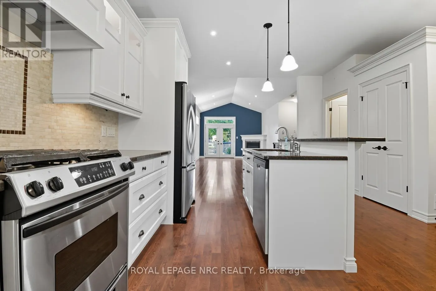14 - 409 NIAGARA STREET, #14