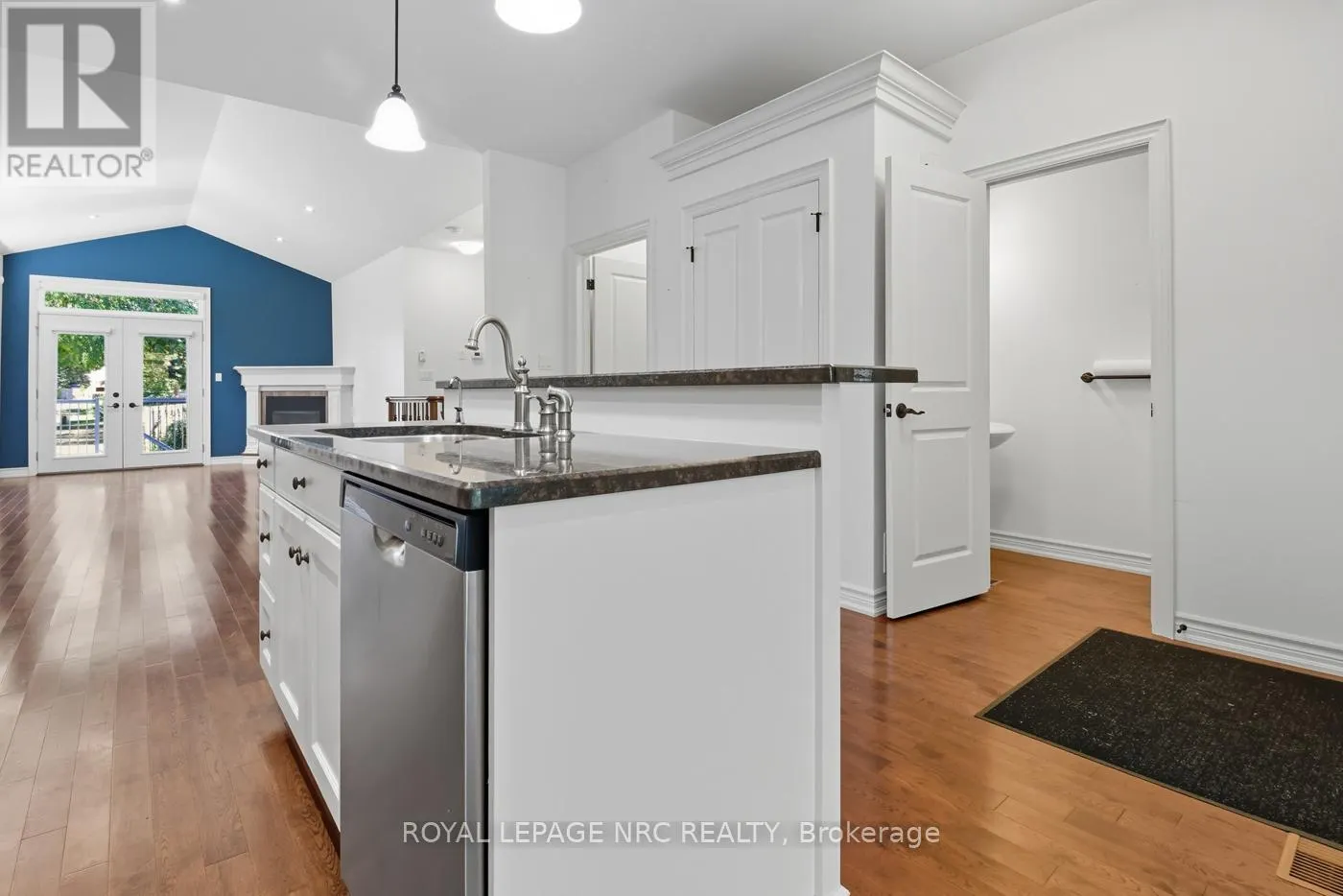 14 - 409 NIAGARA STREET, #14