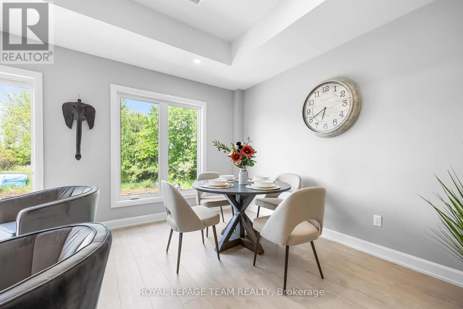 354 LEWIS STREET W