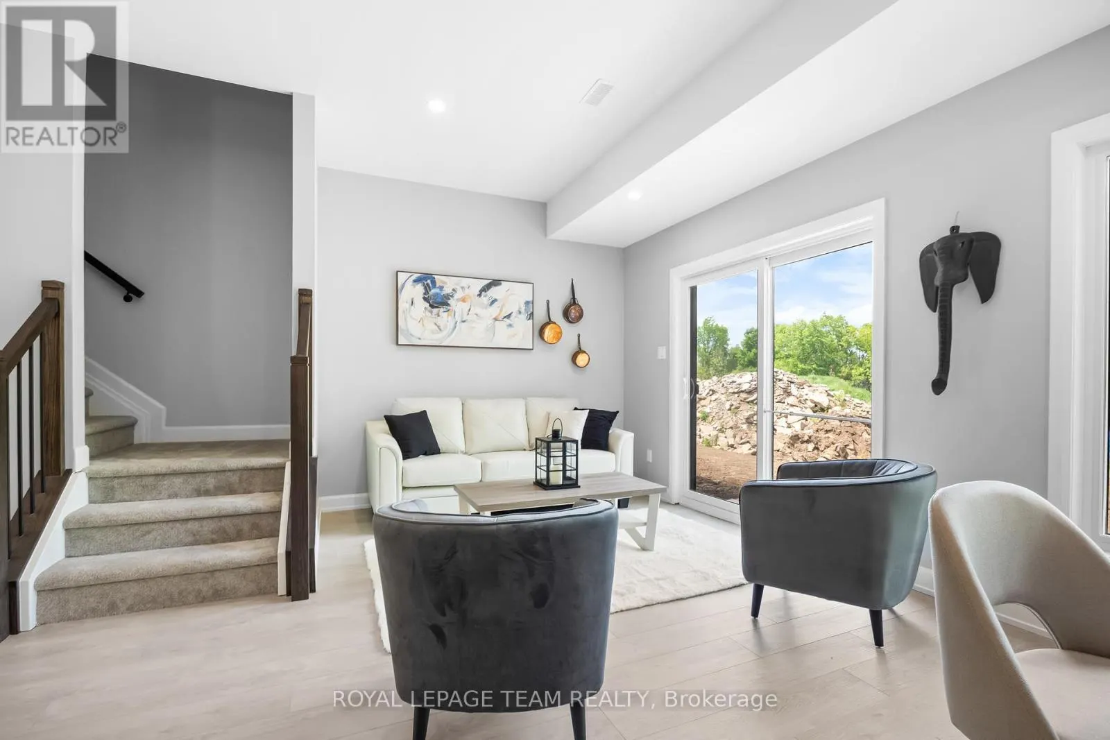 354 LEWIS STREET W