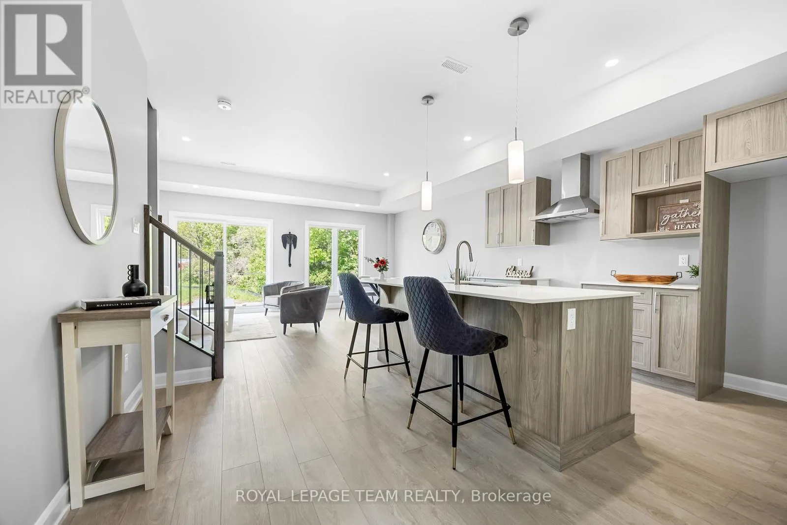 354 LEWIS STREET W