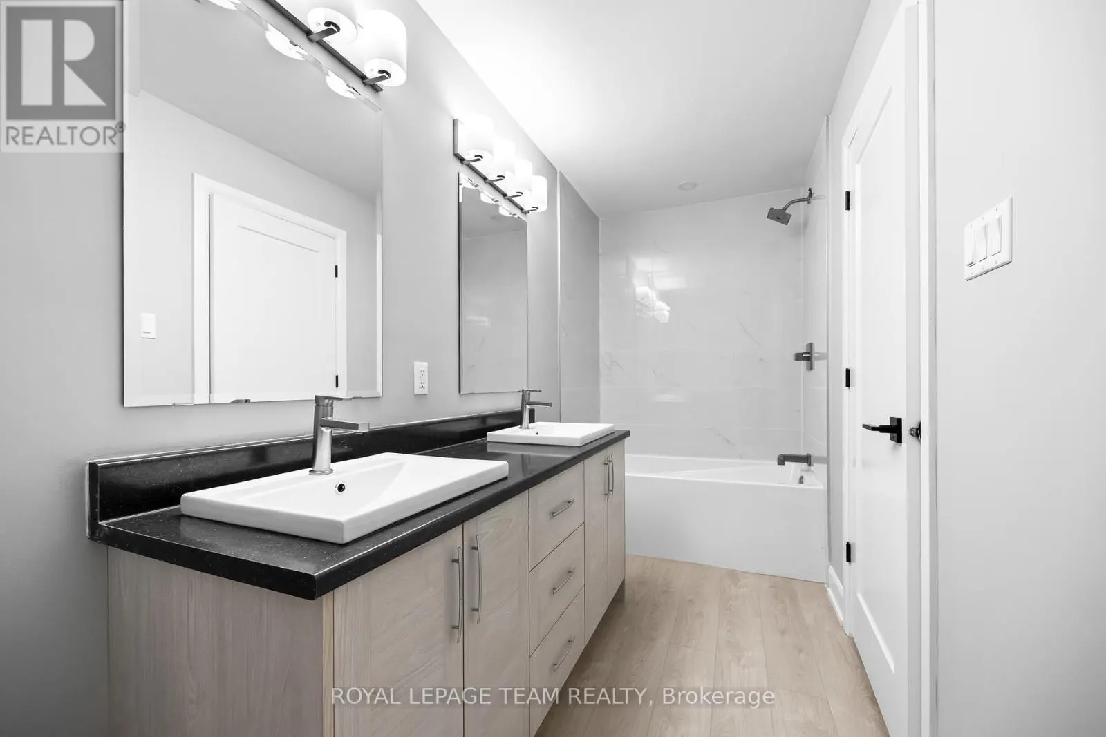 354 LEWIS STREET W