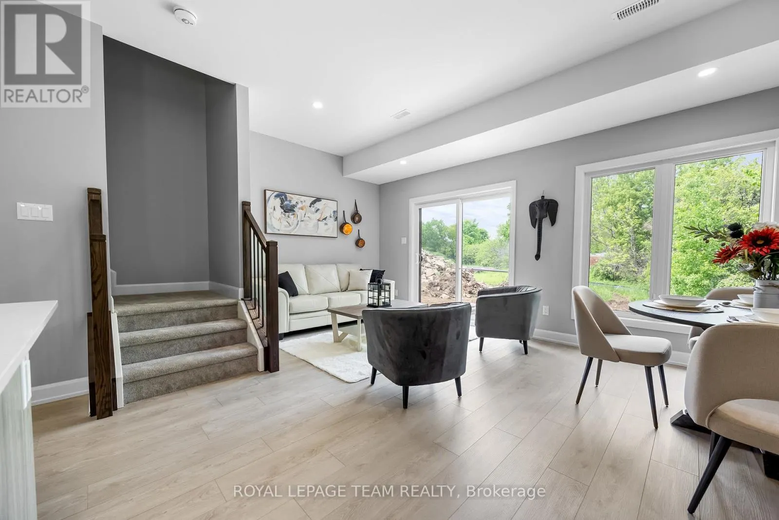 354 LEWIS STREET W