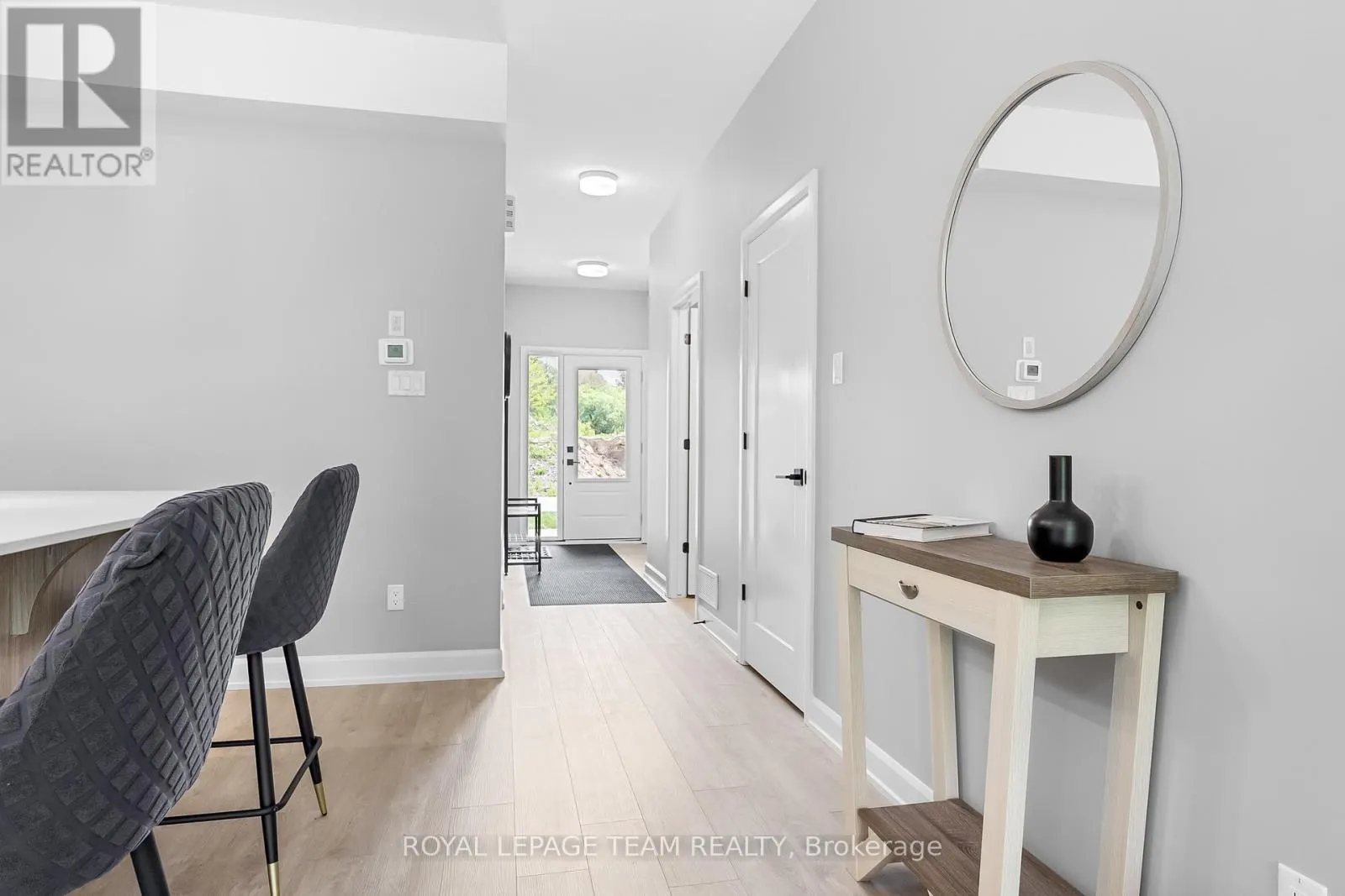 354 LEWIS STREET W