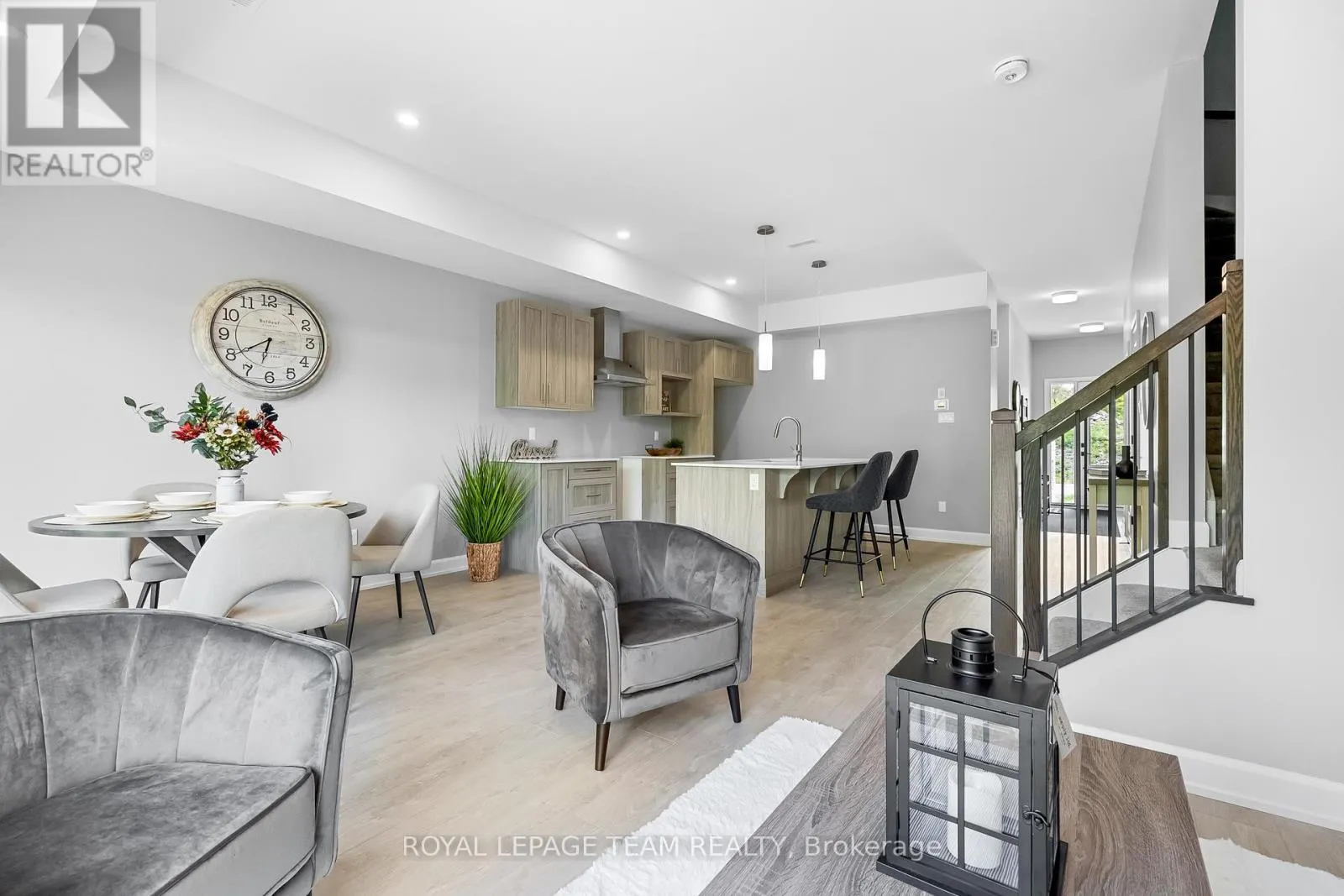 354 LEWIS STREET W