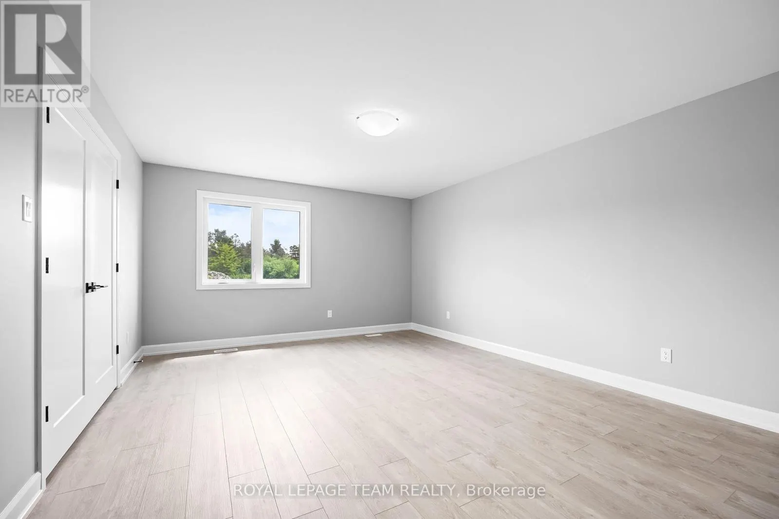 354 LEWIS STREET W