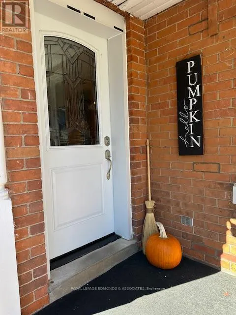 214 FRASER STREET