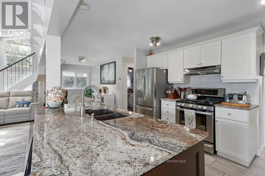 142 LAKESHORE DRIVE S
