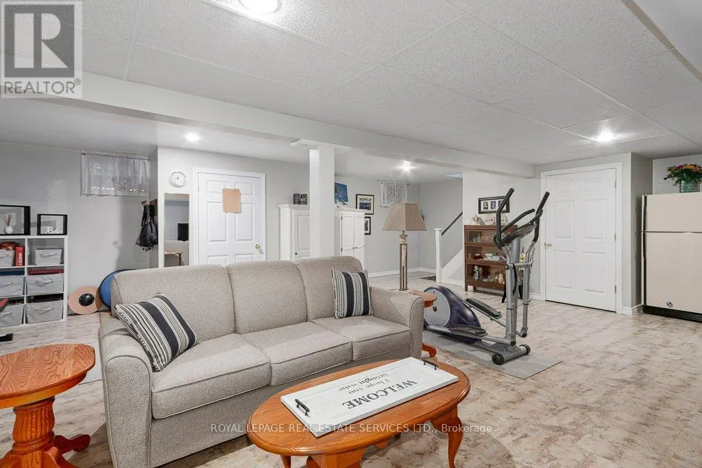 142 LAKESHORE DRIVE S