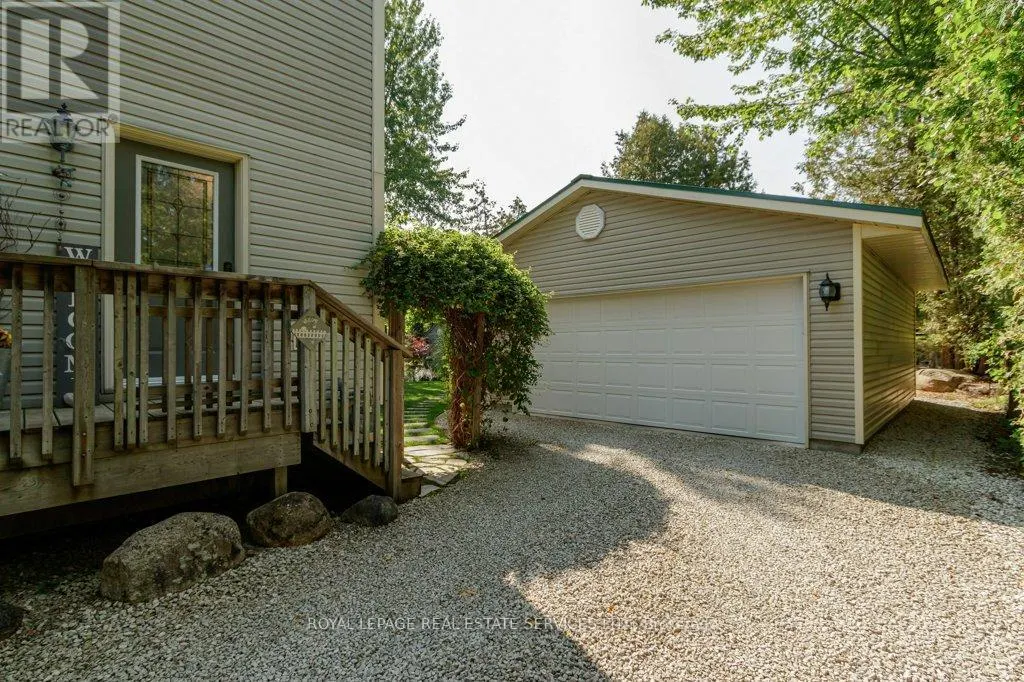 142 LAKESHORE DRIVE S