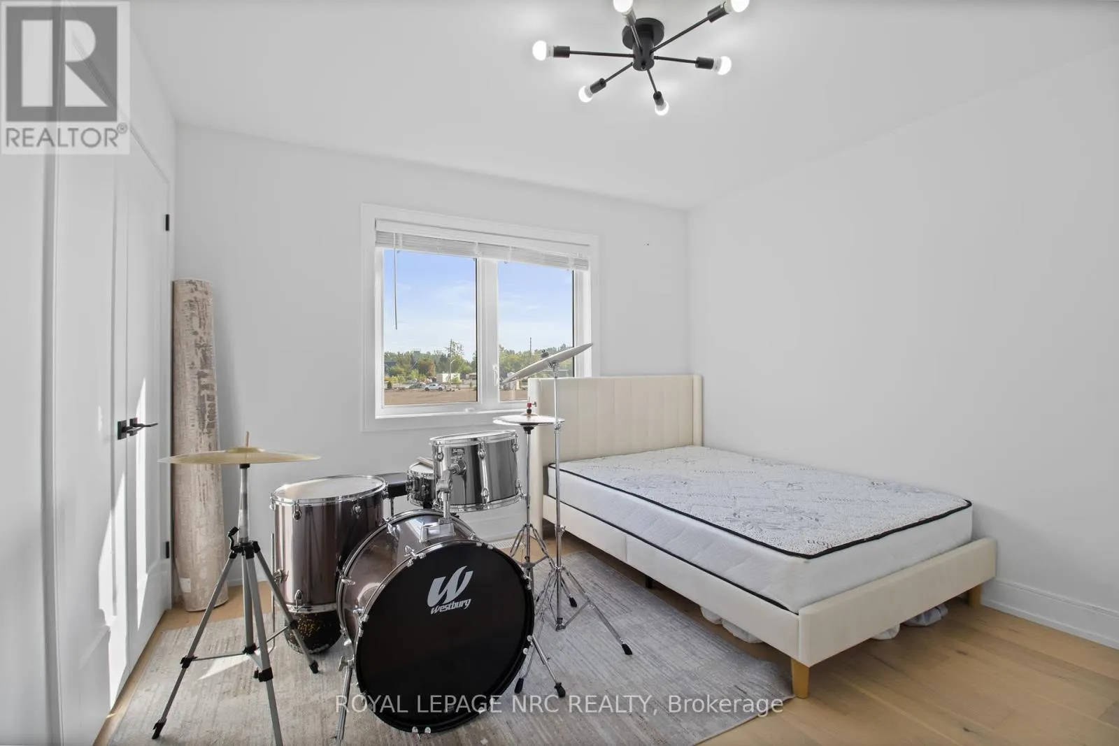7392 SPLENDOUR DRIVE