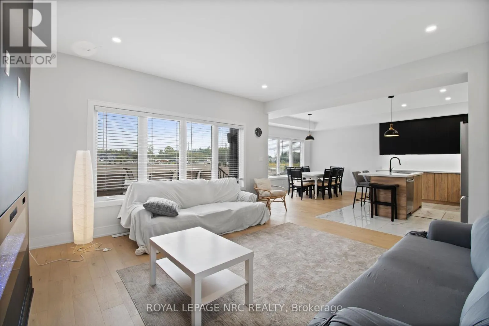 7392 SPLENDOUR DRIVE