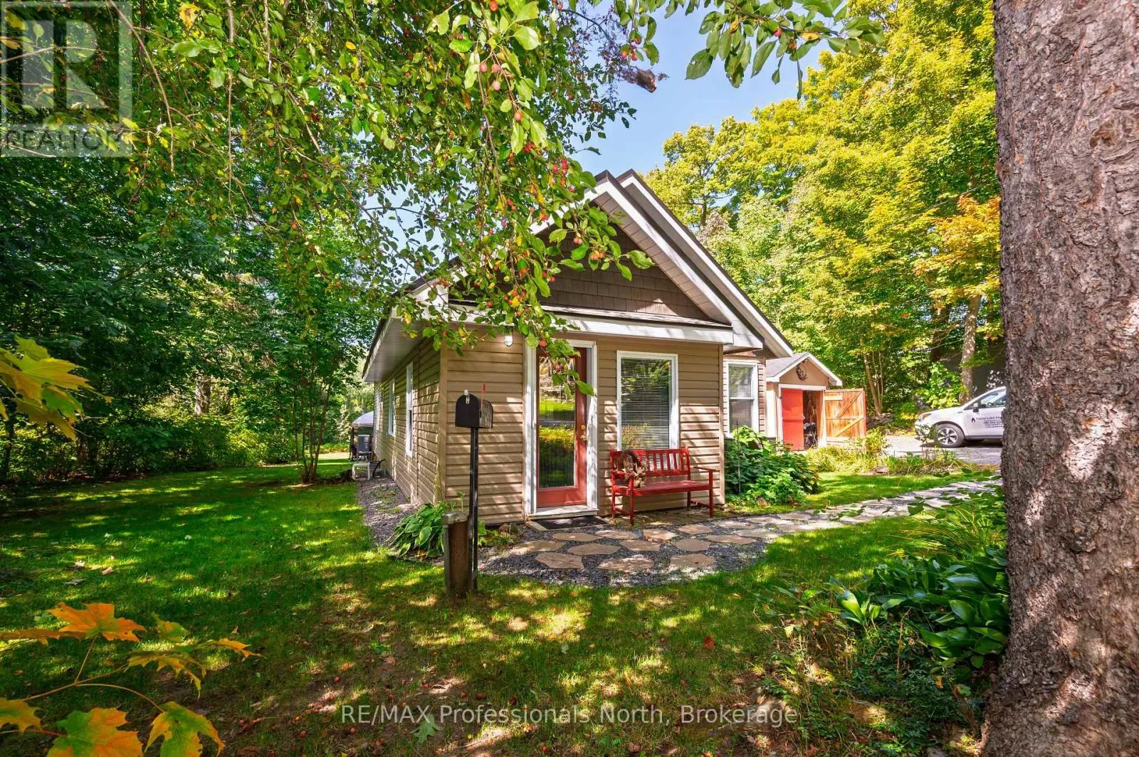 32 BETHUNE ROAD S