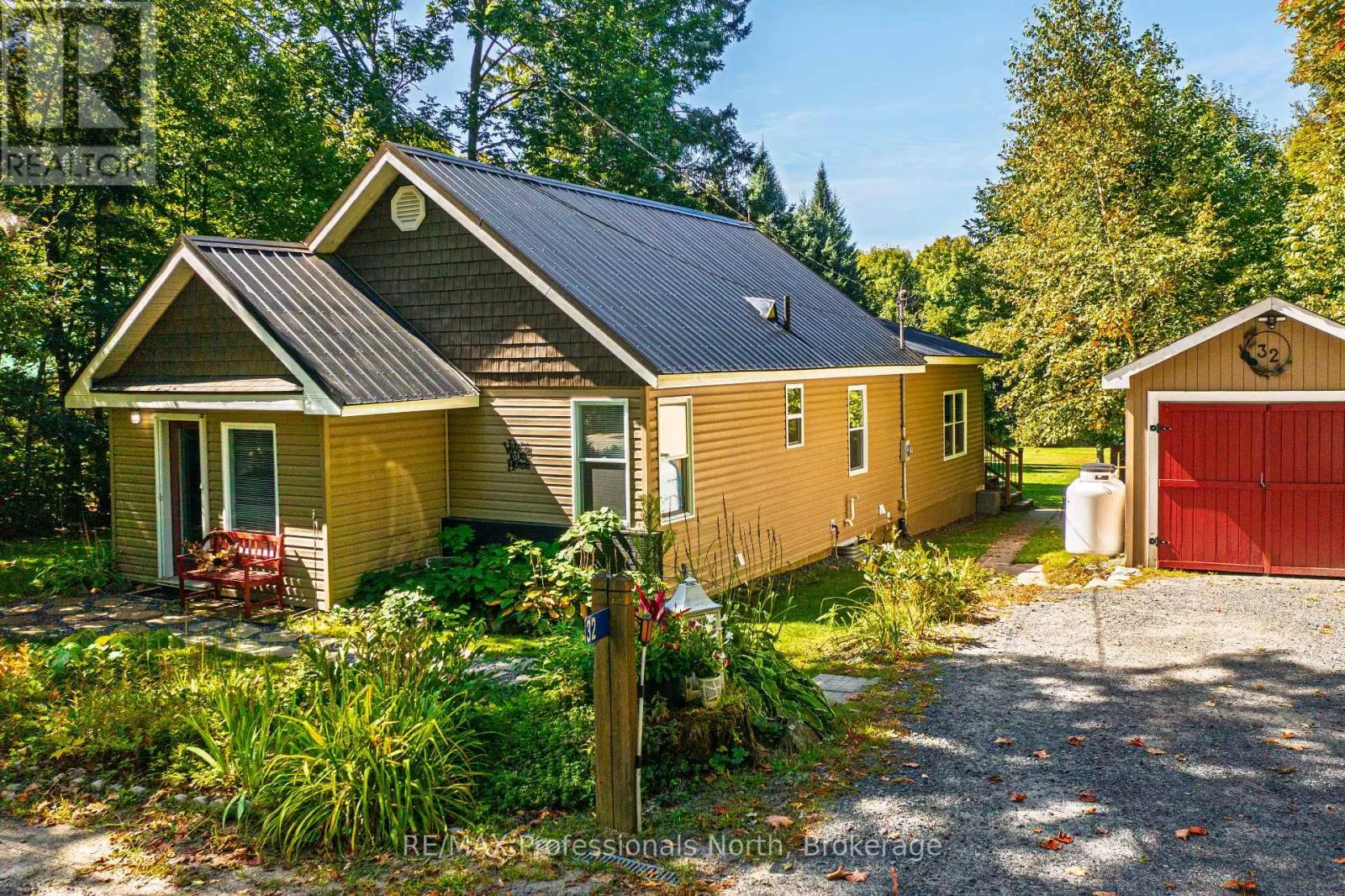 32 BETHUNE ROAD S