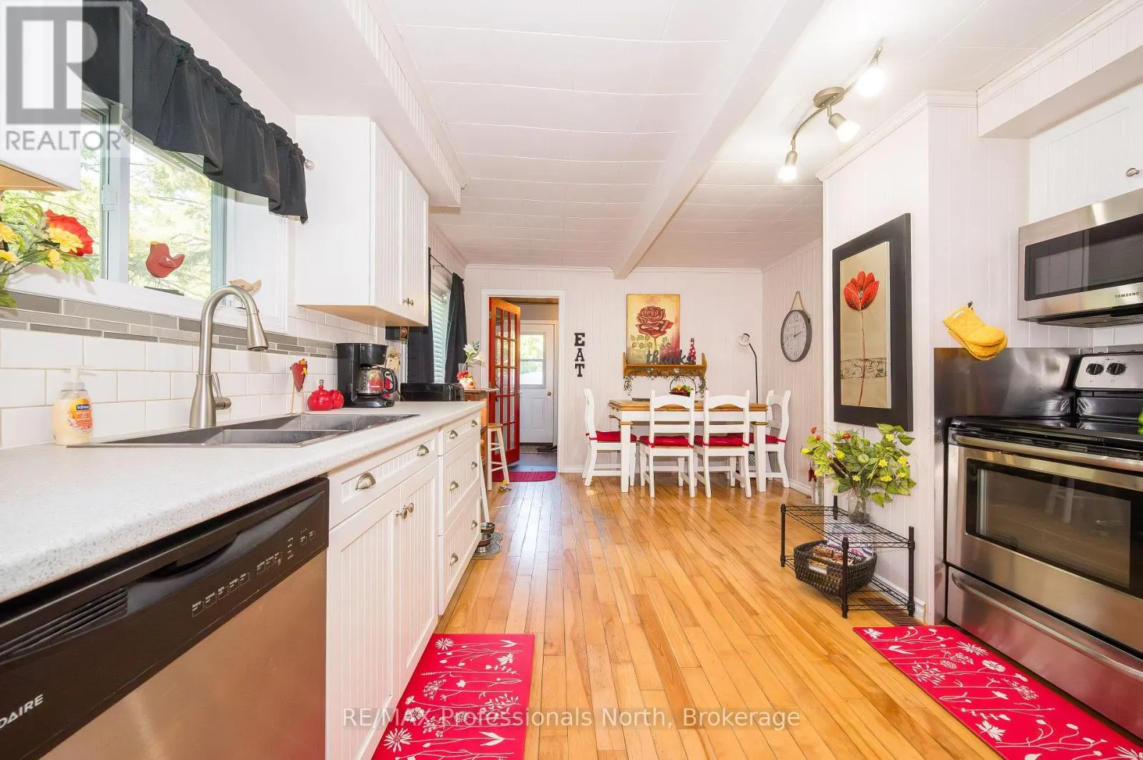 32 BETHUNE ROAD S