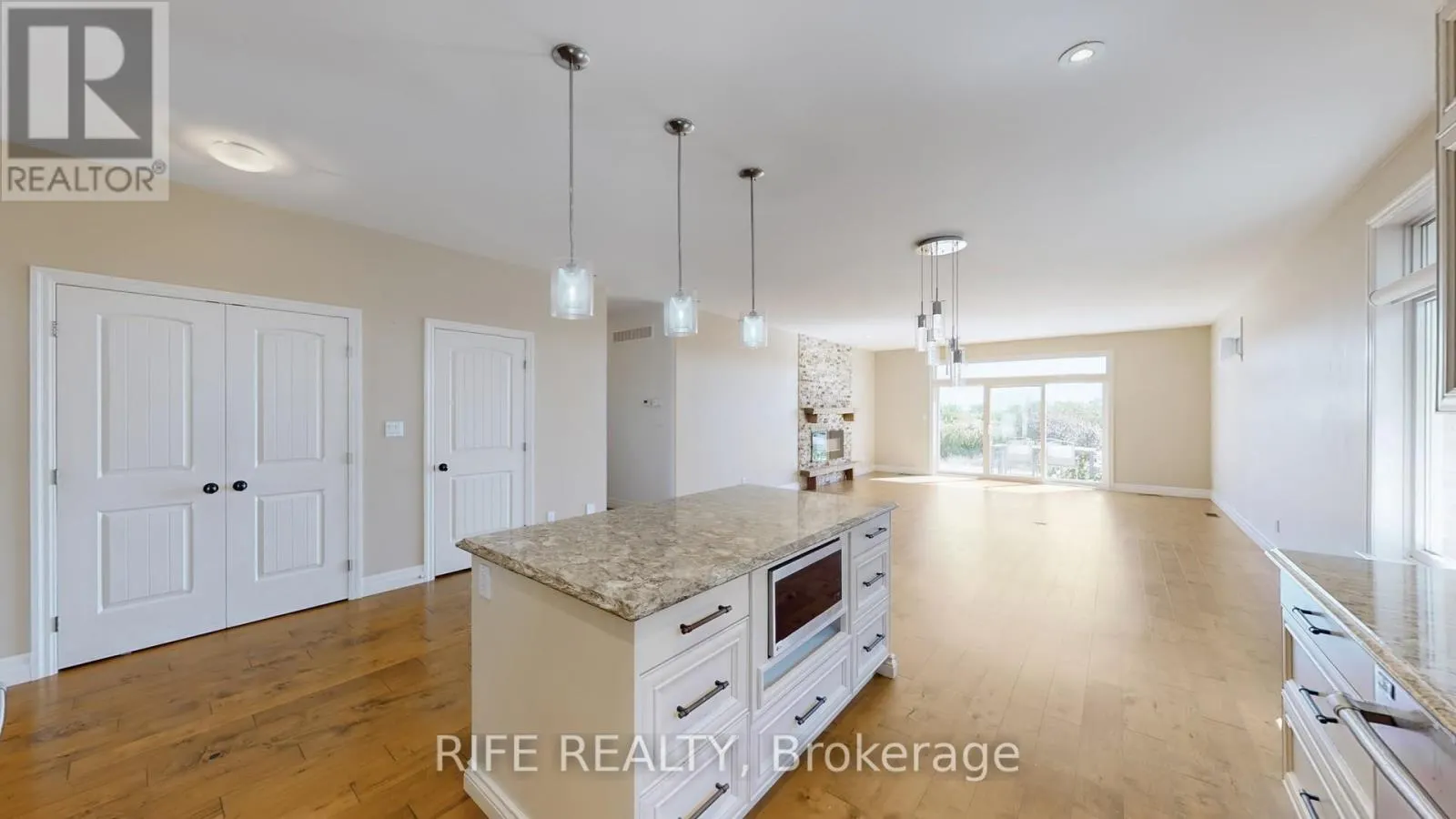 11 CREWS CRESCENT W