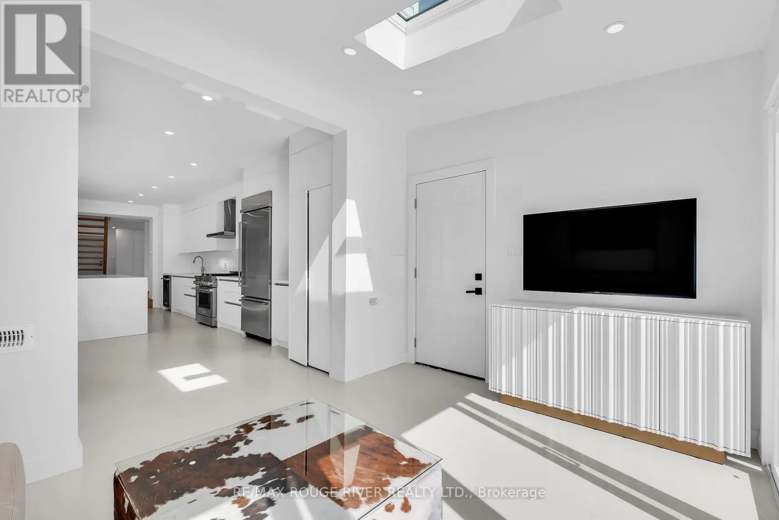 375 KING STREET W